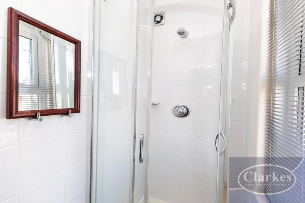 Additional image 15 of STYLISH Detached House CASTLE RD WINTON