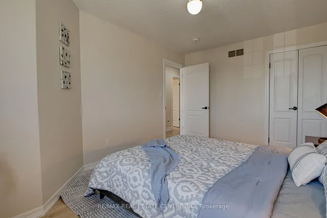 Additional image 38 of 428 Thomas Slee Dr