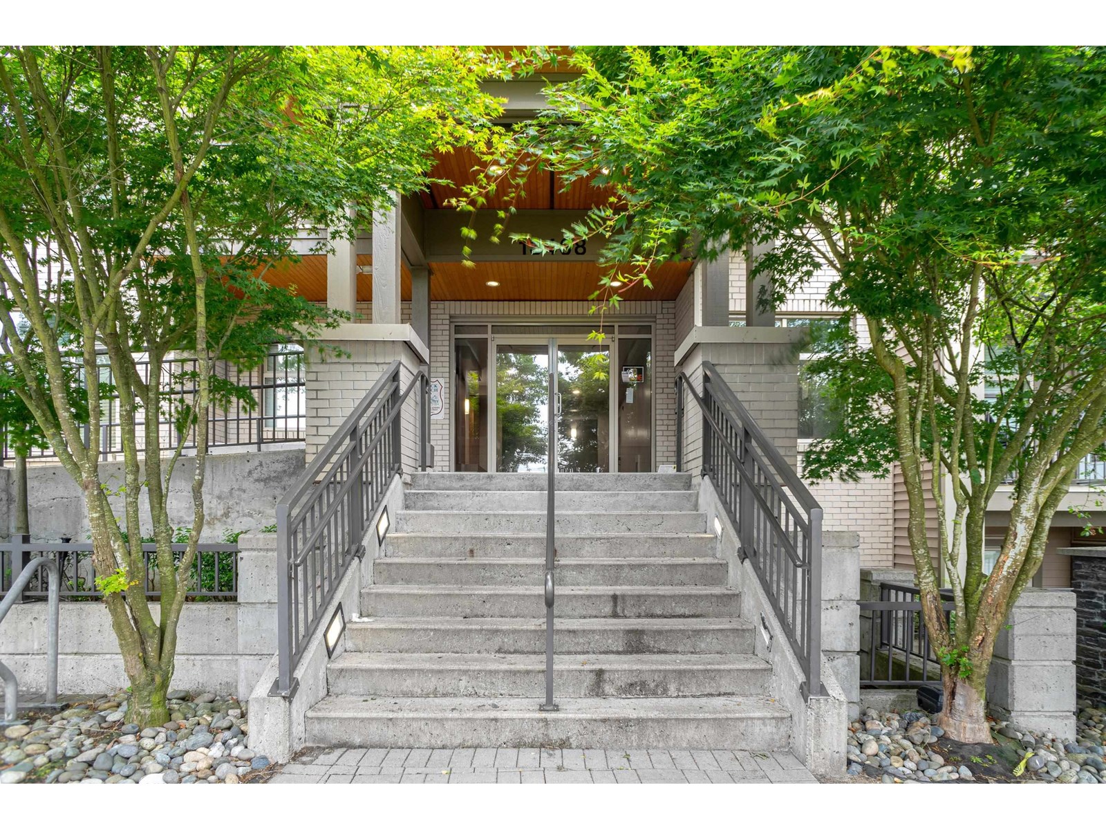 119 13468 KING GEORGE BOULEVARD|Surrey, British Columbia V3T0H5