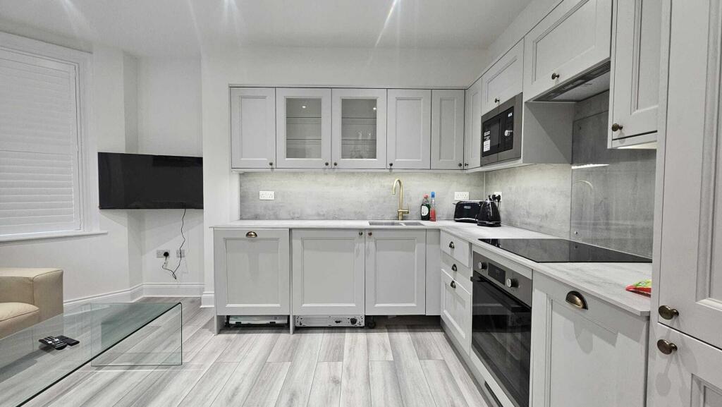 Additional image 4 of High End 2 Bed Flat Methuen Close