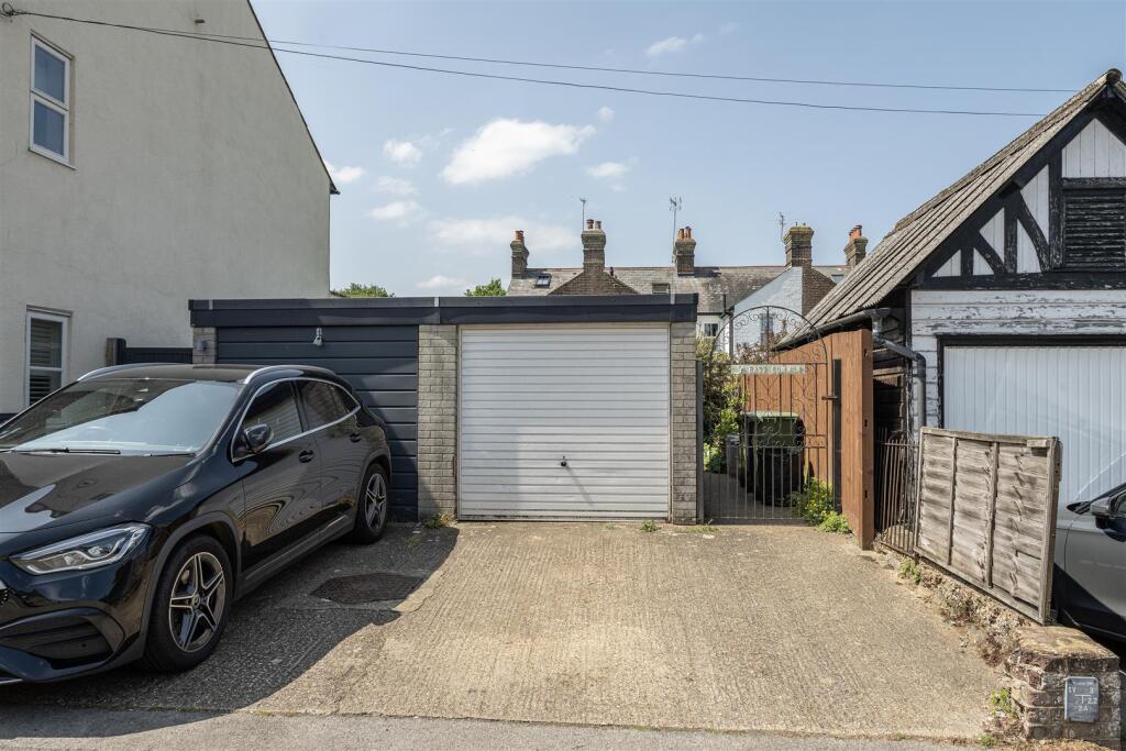 Additional image 14 of East Common, Harpenden