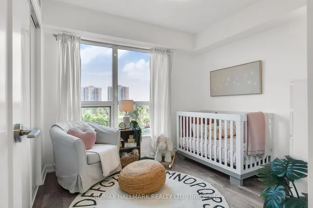 Additional image 27 of 275 Village Green Sq Unit 522