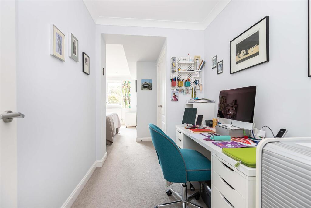 Additional image 21 of Immaculate, 2 bed in Block 'D', Keverstone Court,