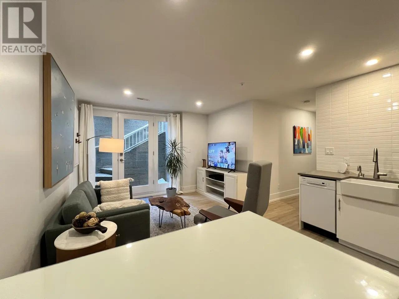 5938 ALMA STREET|Vancouver, British Columbia V6N1Y4