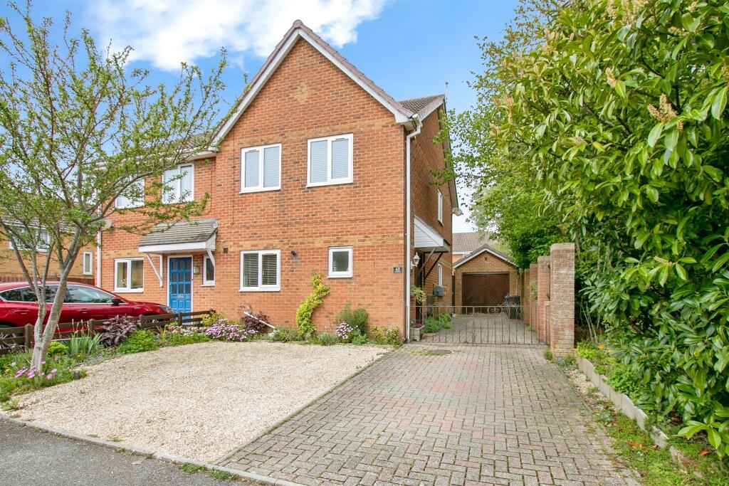 Mcwilliam Close, Poole photo 2