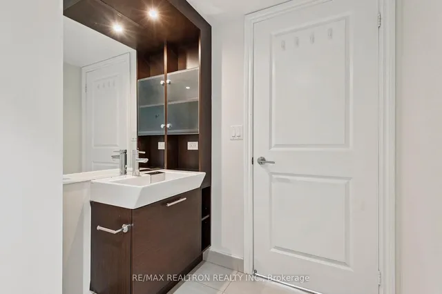 Additional image 38 of 386 Yonge St Unit 2201