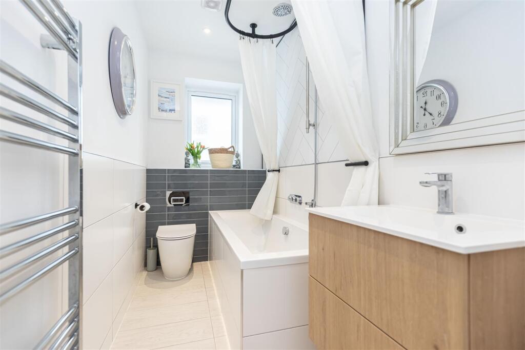 Additional image 20 of Stunning 1st Floor Apartment in Richmond Park Avenue