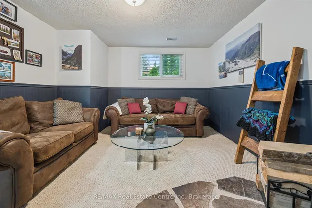 Additional image 19 of 166 Winding Way