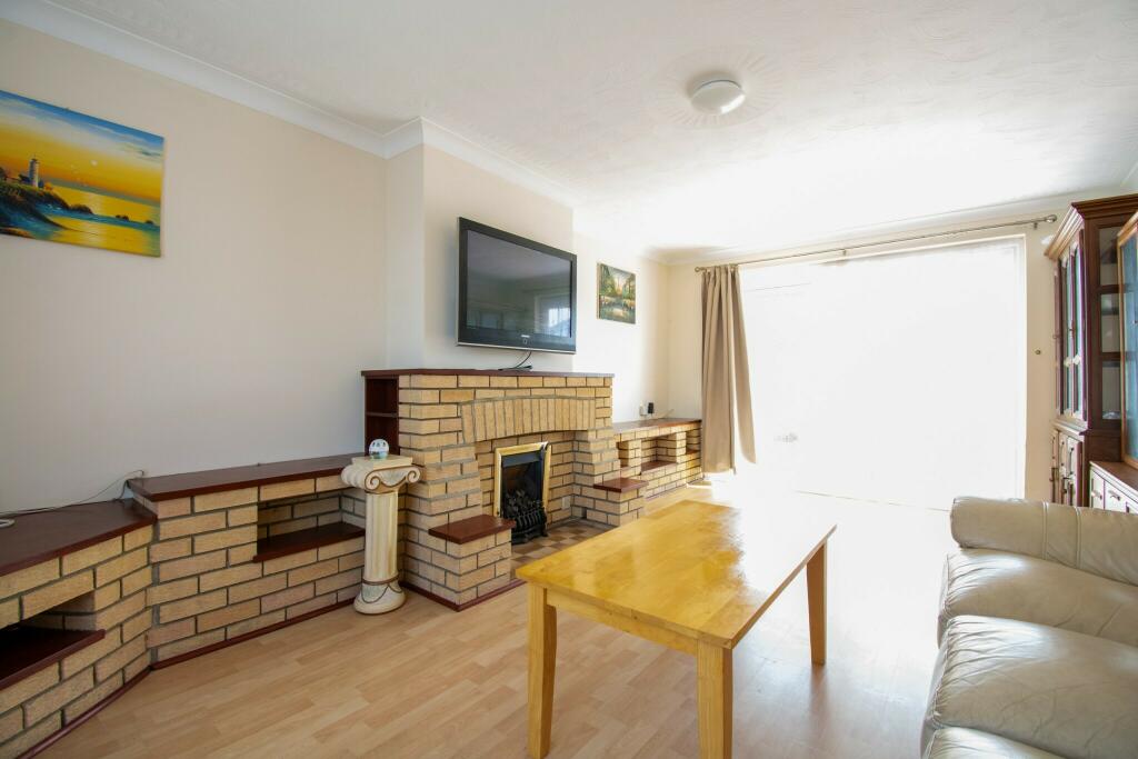 Additional image 2 of Large 4/5 Bed Detached House in Ensbury Park