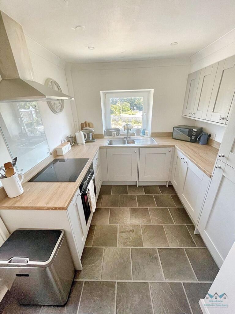 Additional image 10 of Queensbury mansions, Bournemouth - Top-Floor Coastal Apartment with Sea Views in Prime Bournemouth Location