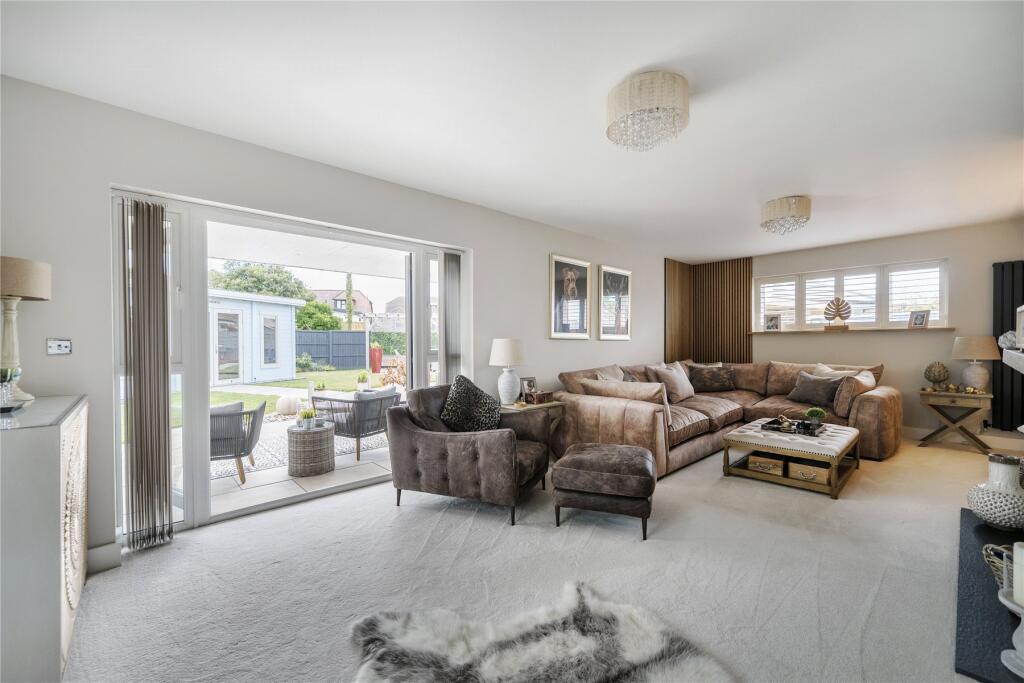 Additional image 9 of Albany Close, Barton on Sea, New Milton, Hampshire, BH25
