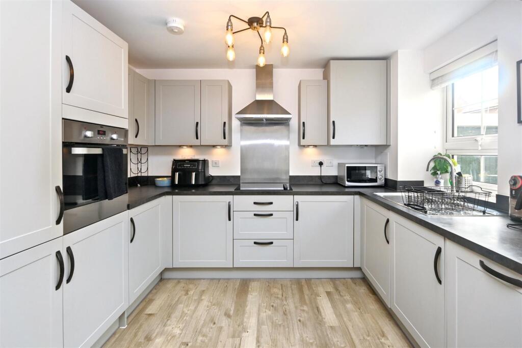 Additional image 25 of Coniston Avenue, Eastbourne