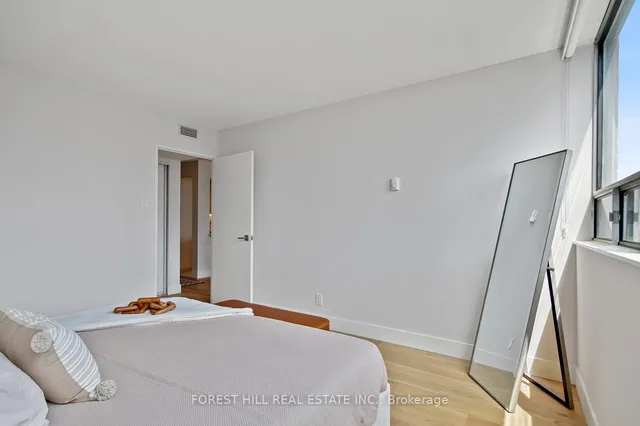 Additional image 24 of 914 Yonge St Unit 1604