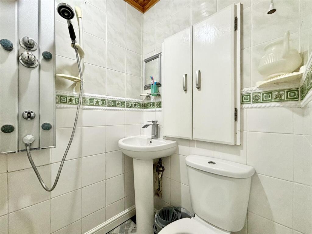 Additional image 12 of Como Drive, Bradford 8