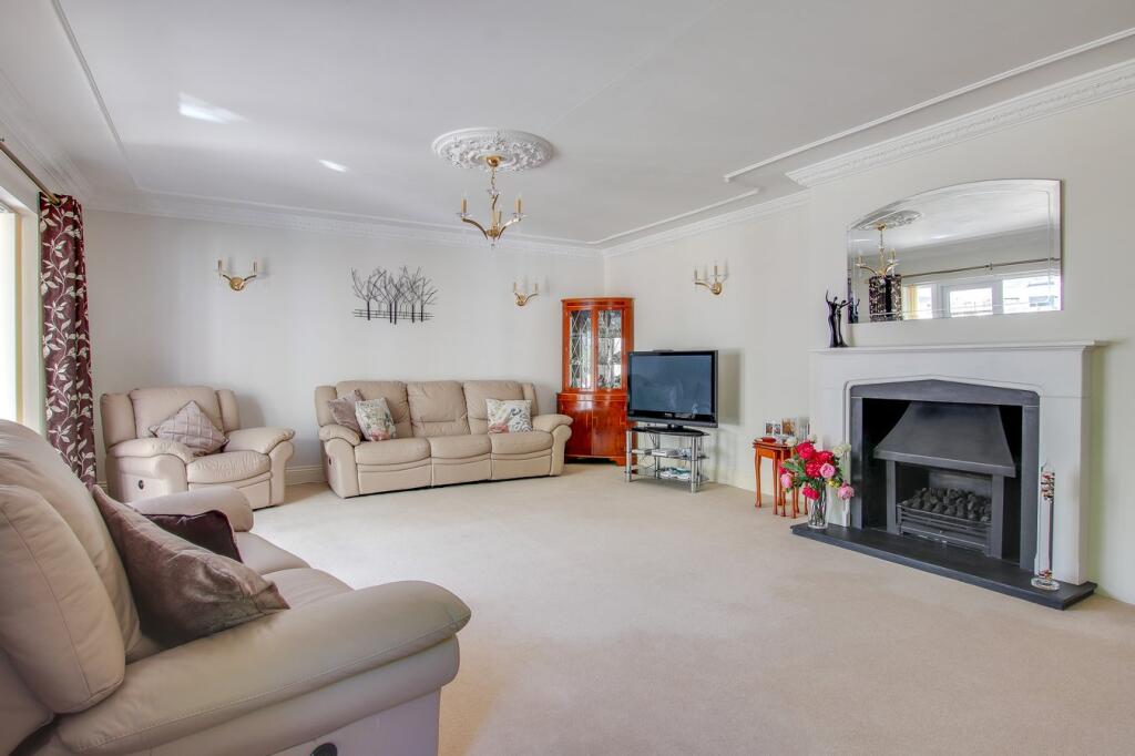 Additional image 11 of Glen Close, Barton on Sea, New Milton, BH25