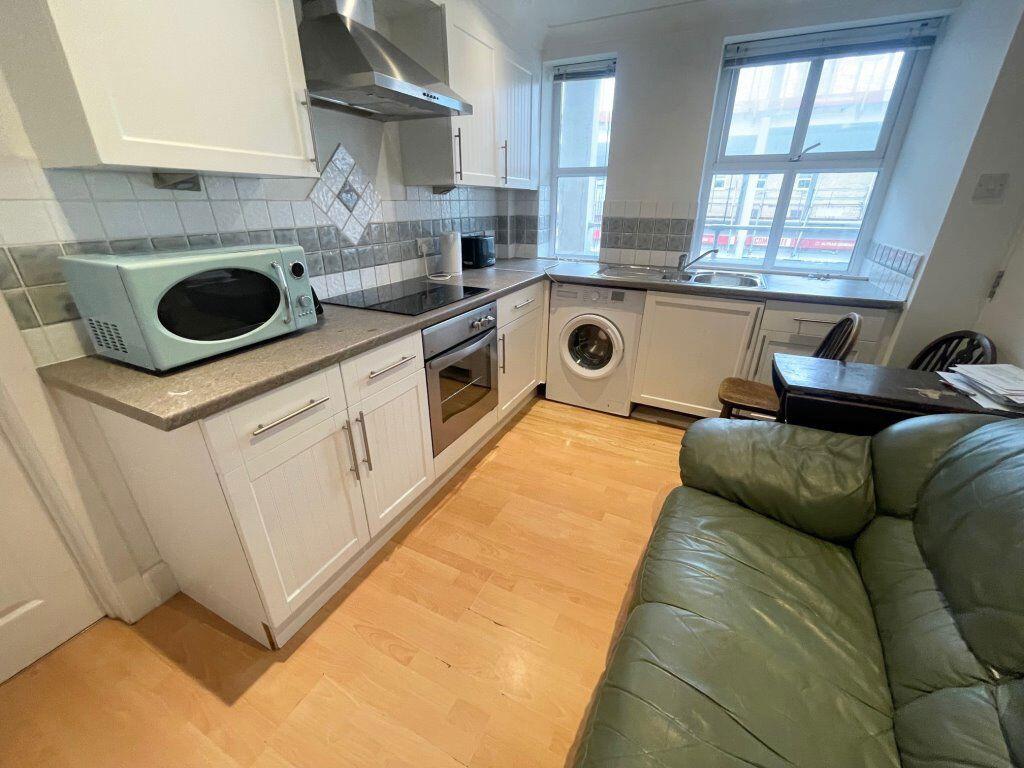Additional image 2 of Student/ Sharer Three Double Bedroom Flat (P01846)