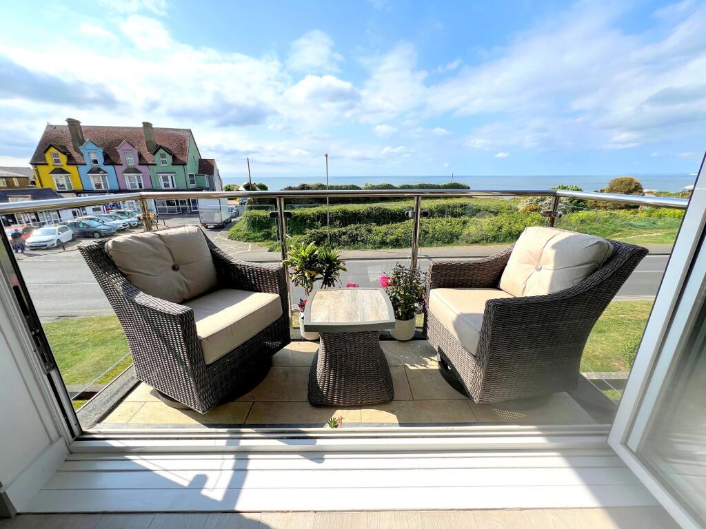 Additional image 15 of Marine Drive, Barton On Sea, New Milton, Hampshire. BH25 7EL