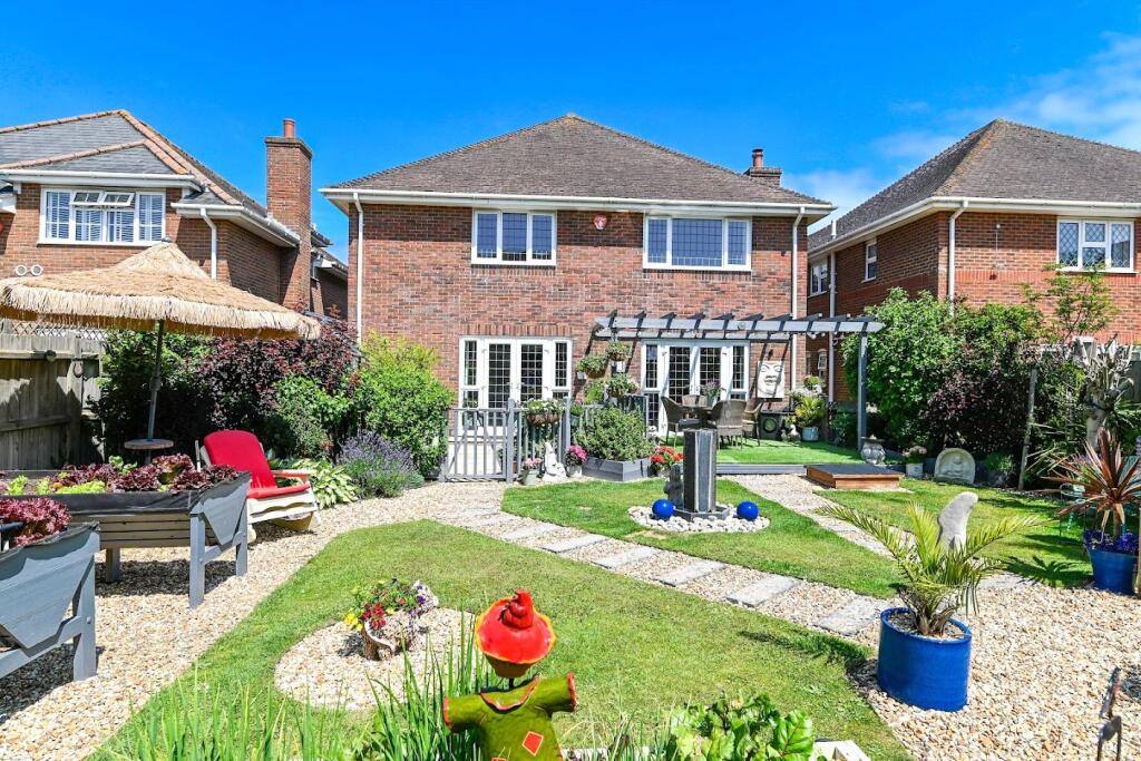 Additional image 14 of Willow Walk, Barton on Sea, New Milton, Hampshire, BH25