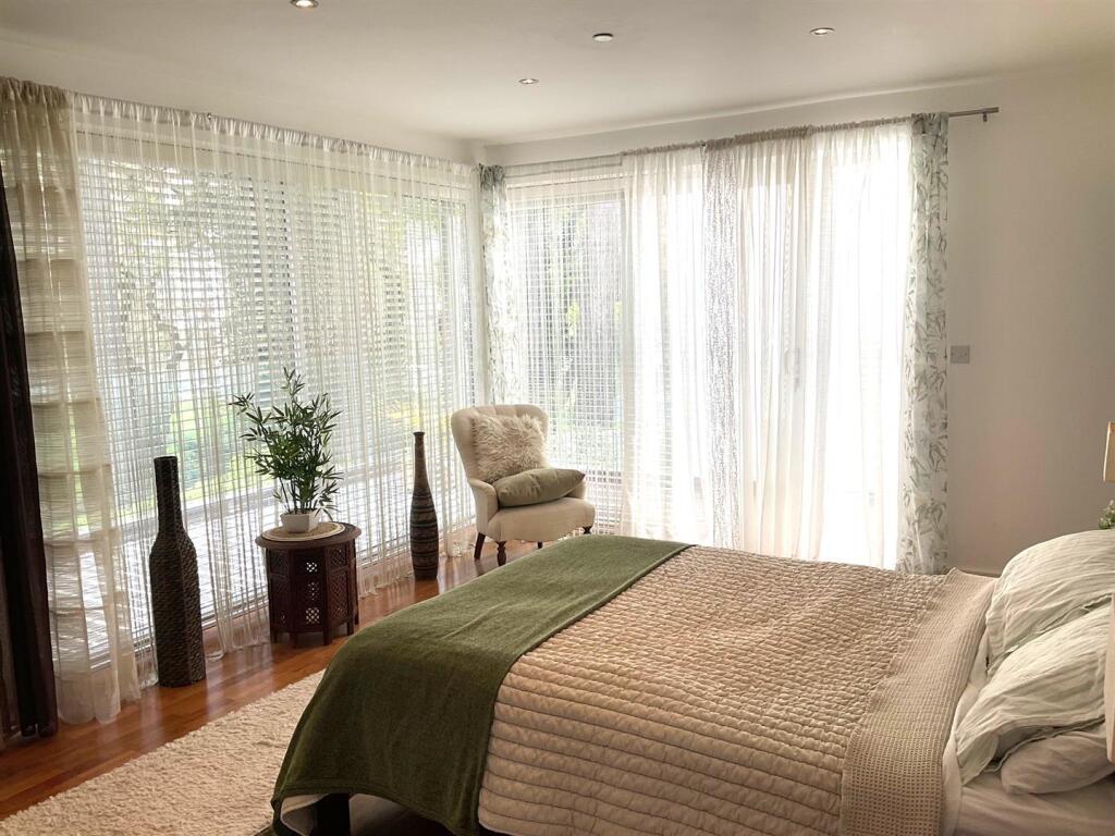 Additional image 5 of Riverbank, Wick Lane