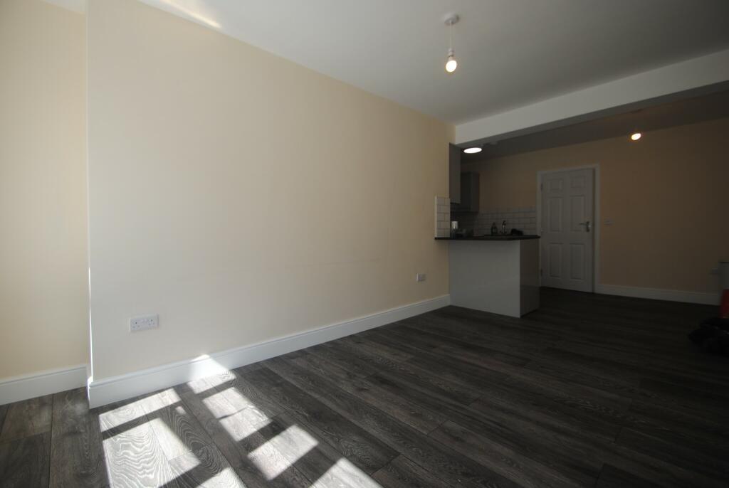 Additional image 9 of Spacious 2 Bed property in Central Charminster