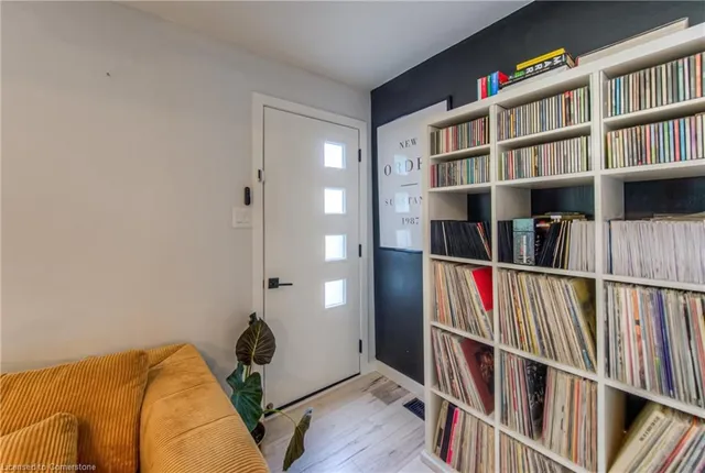 Additional image 12 of 102 Spadina Rd