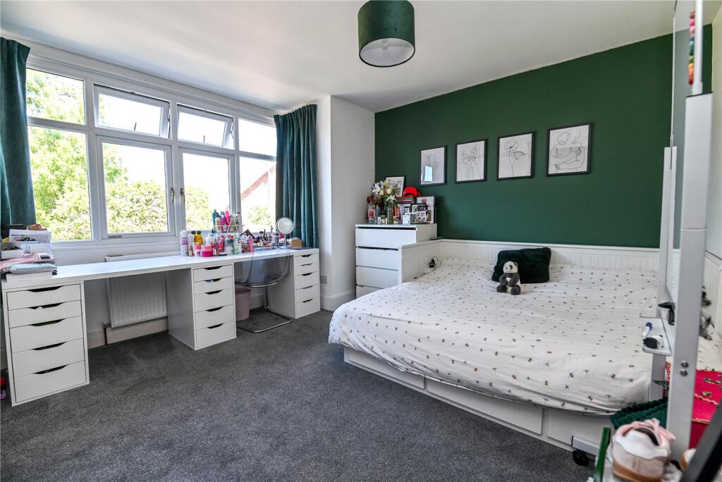 Additional image 9 of Barton Court Avenue, Barton on Sea, New Milton, Hampshire, BH25