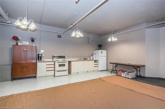 Additional image 28 of 35 Green Valley Dr Unit 402