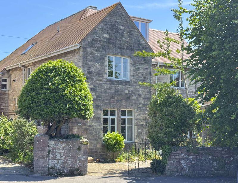 Additional image 29 of Superb Newly Renovated Ground Floor Garden Flat With Direct Sea Views