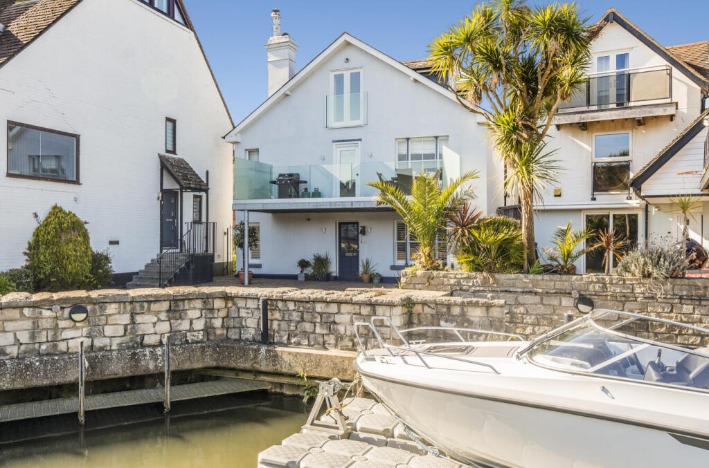 Bridge Street, Avon Wharf, Christchurch, BH23