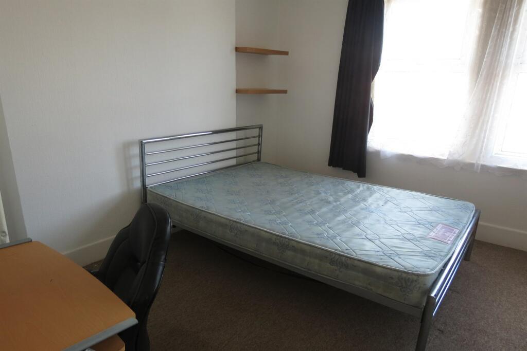 Additional image 8 of 4 bedroom Semi Detached House in Winton