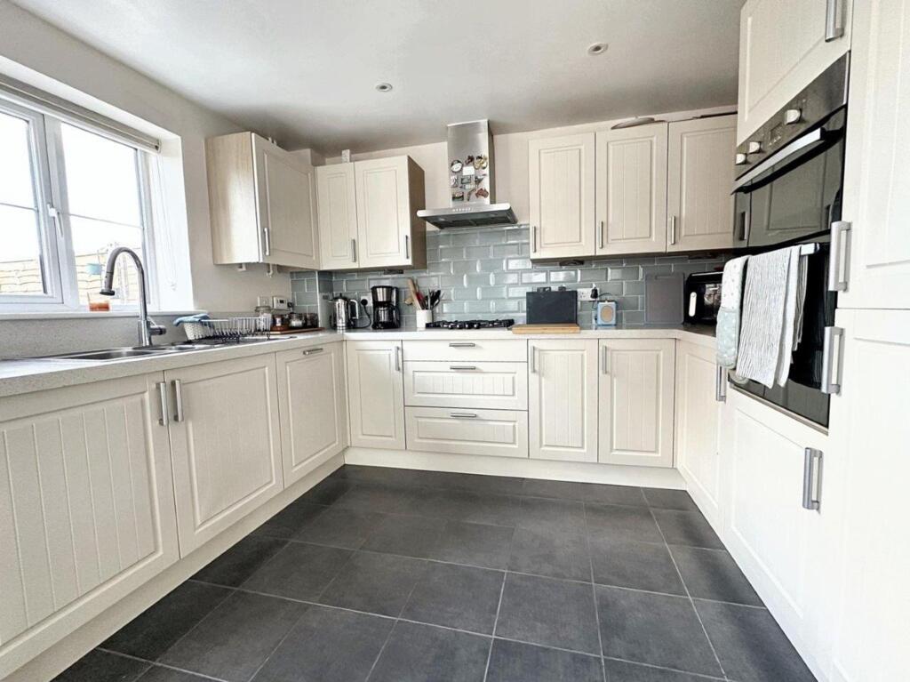 Additional image 7 of Gladys Avenue, Peacehaven, BN10 8FF