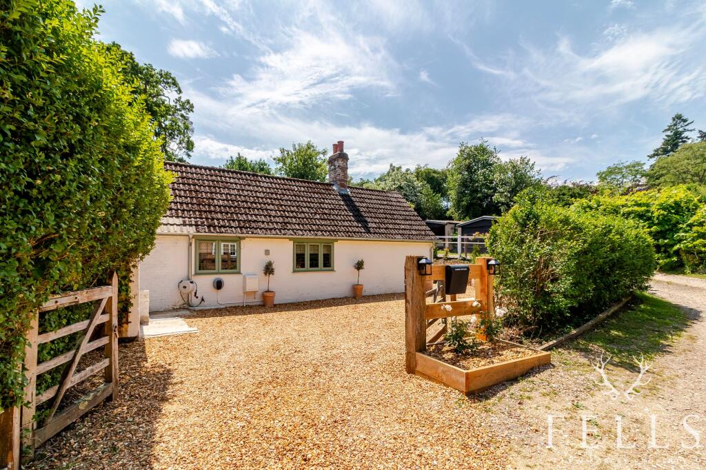 Additional image 22 of Lester Square, Burley, New Forest