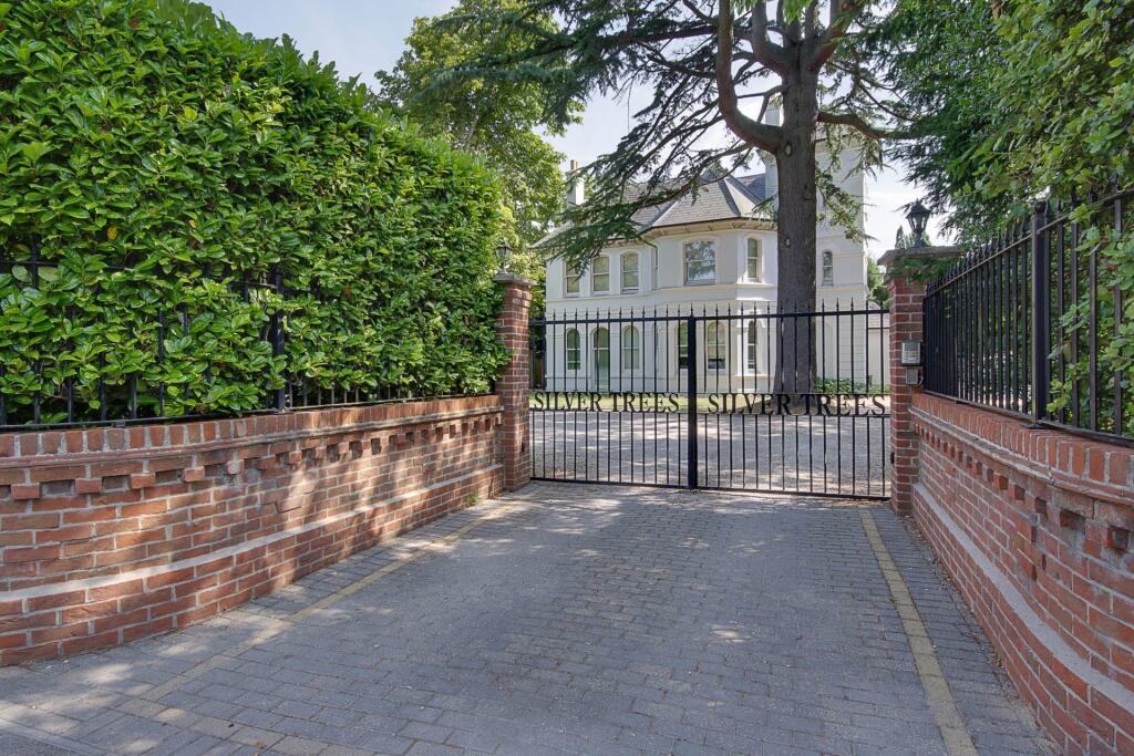 Close Talbot Woods,  Bournemouth *Garden Apartment*