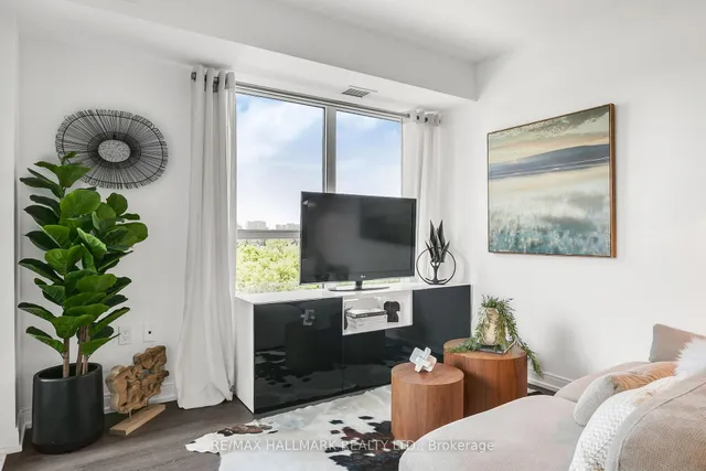 Additional image 9 of 275 Village Green Sq Unit 522