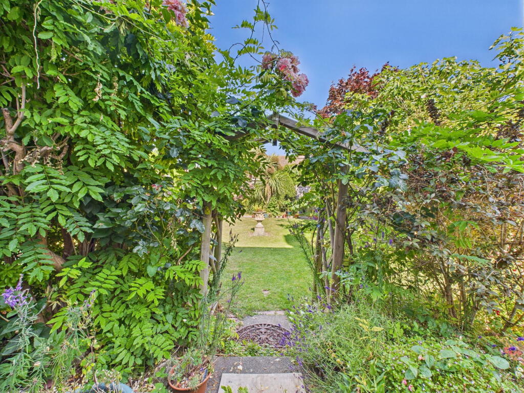 Additional image 22 of George V Avenue, Worthing, BN11