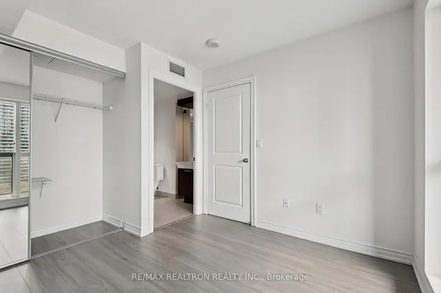 Additional image 36 of 386 Yonge St Unit 2201