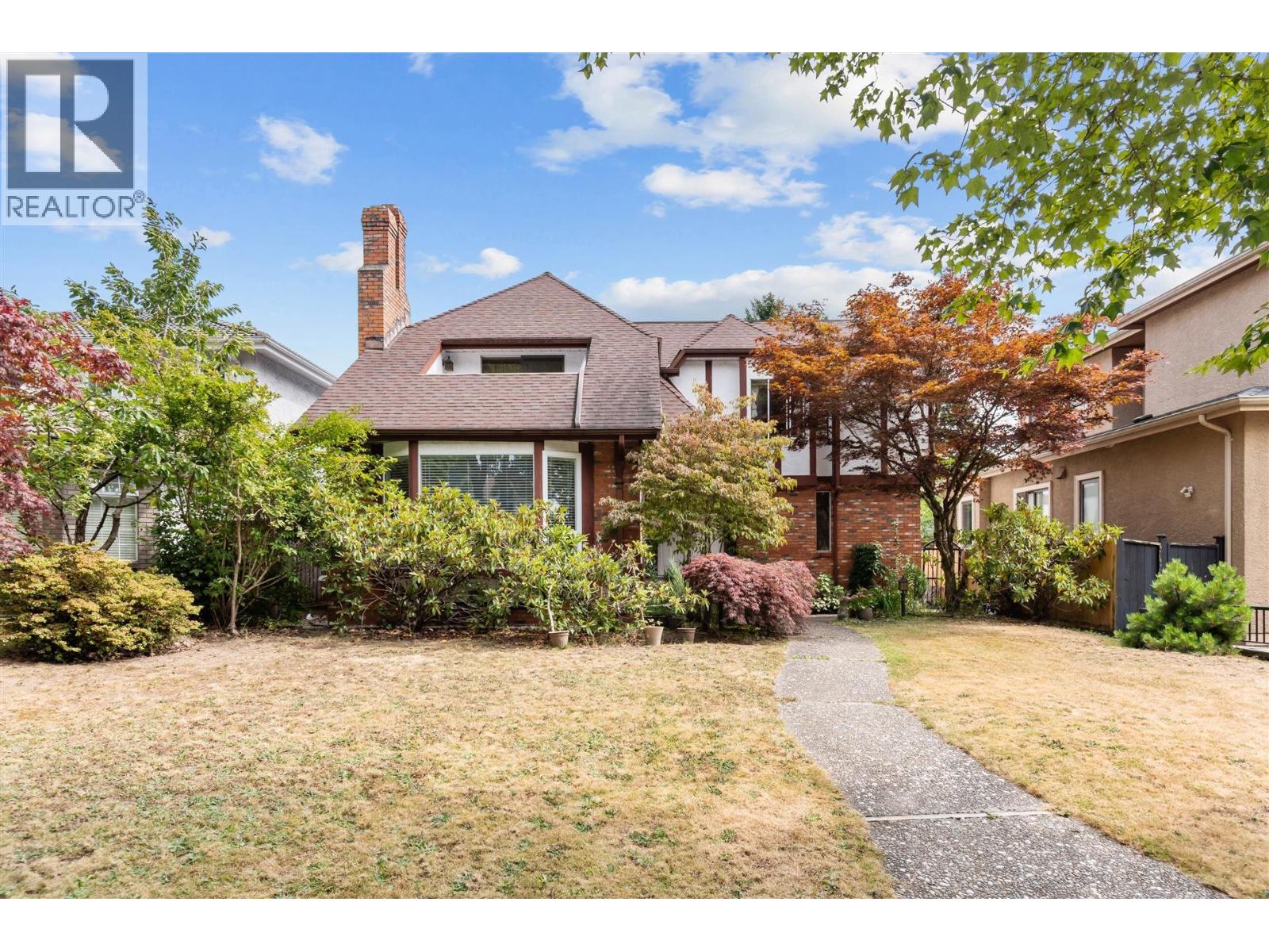 5564 ELIZABETH STREET|Vancouver, British Columbia V5Y3J9