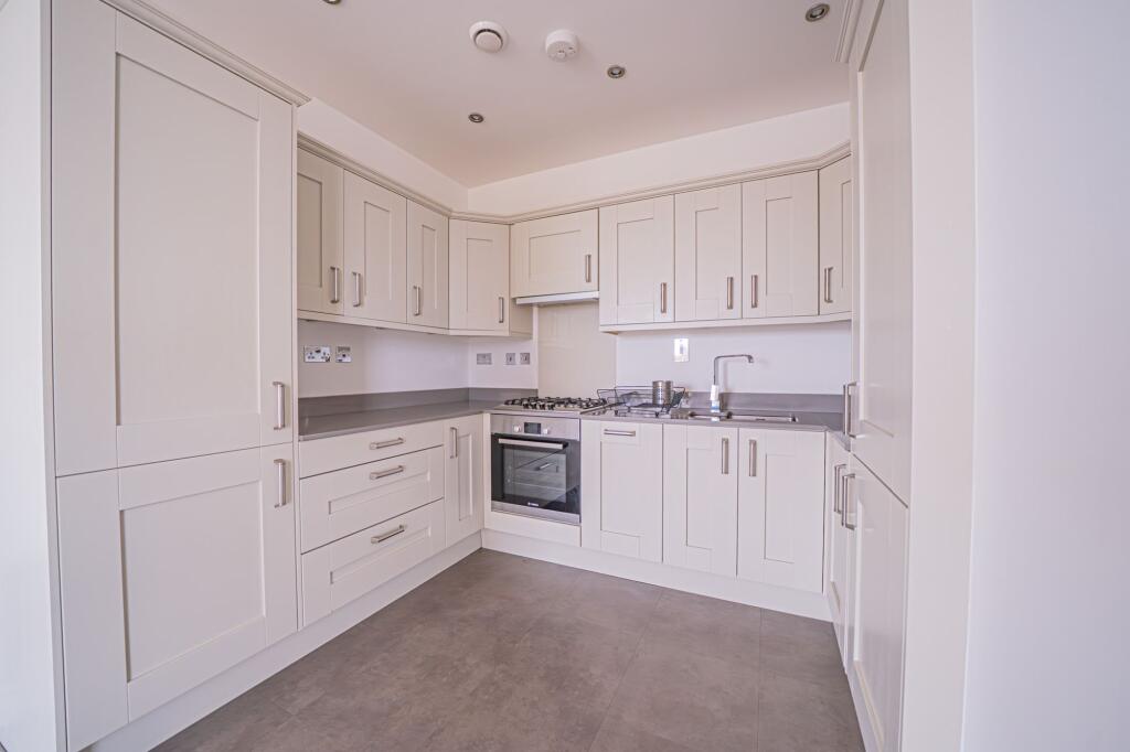 Additional image 5 of Main Street, Shirley, B90