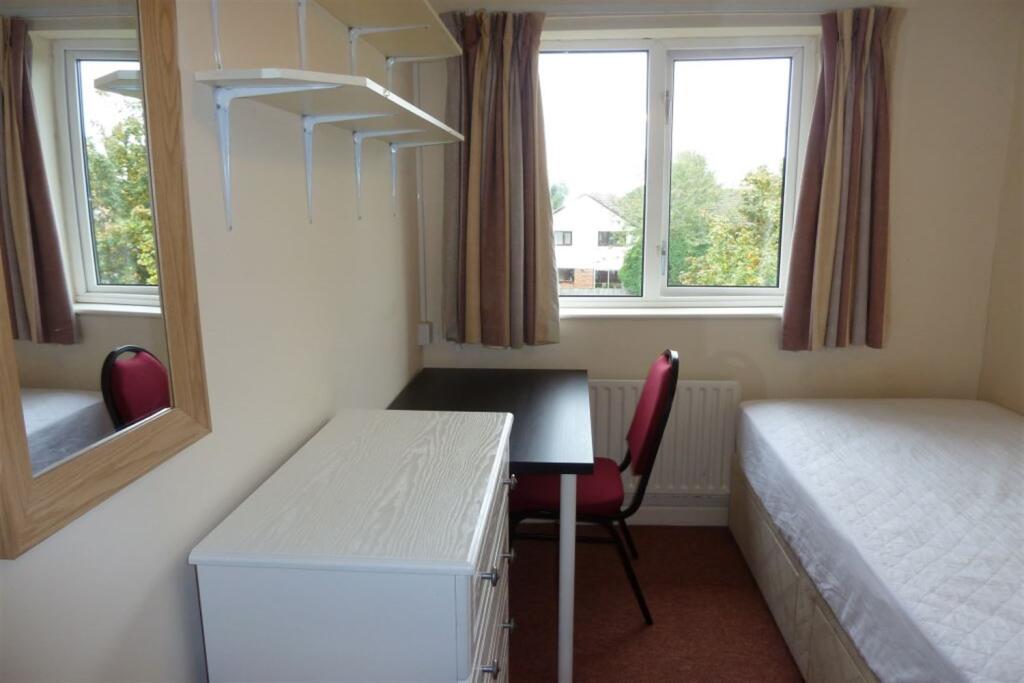 Additional image 5 of 6 bedroom Semi Detached Town House in Bournemouth