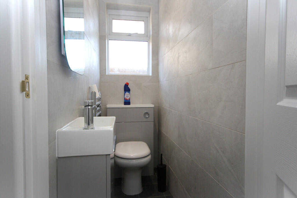 Additional image 8 of Queens Grove, New Milton, Hampshire, BH25