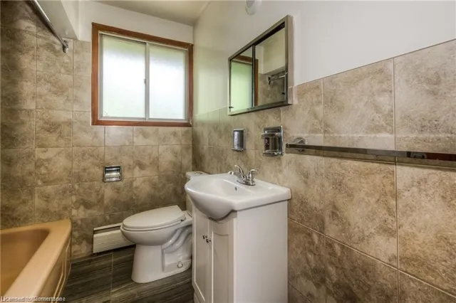 Additional image 17 of 126 Clive Rd