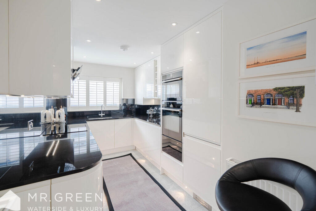 Additional image 7 of Cliff Lodge, 5 Boscombe Overcliff Drive, Bournemouth, BH5 1JB