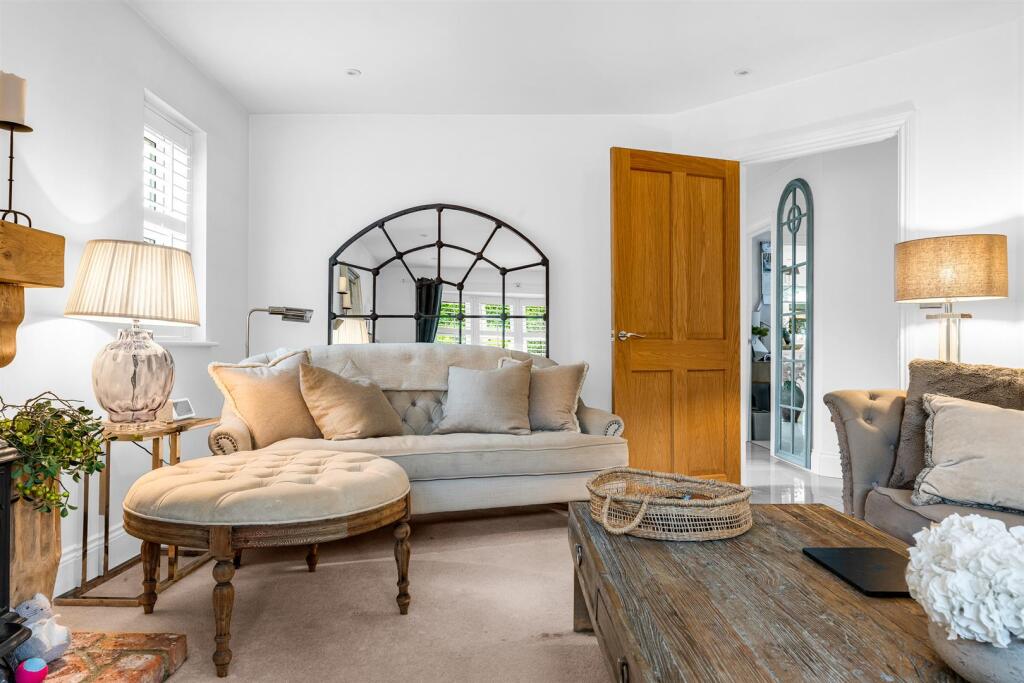 Additional image 4 of Wendover Drive, Welwyn