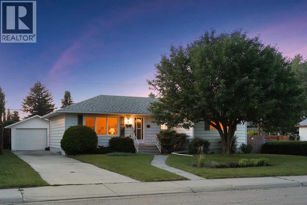 10 Glamorgan Drive SW|Calgary, Alberta T3E4Z2