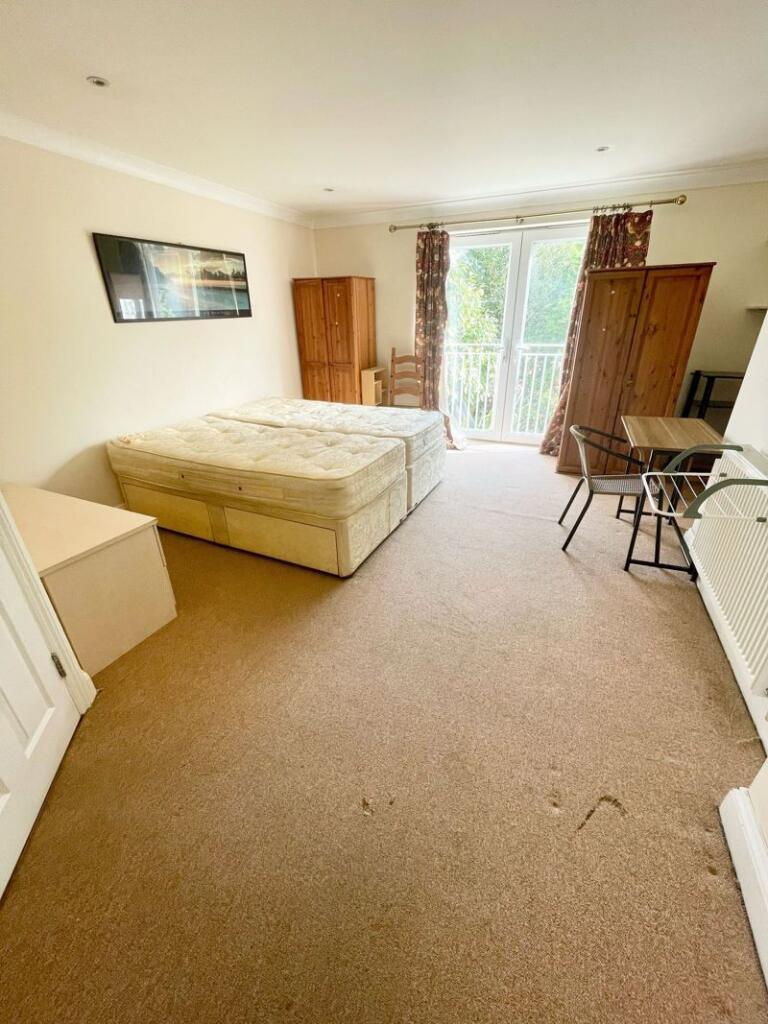 Additional image 10 of Queens park, Bournemouth - Spacious Ensuite Room in Stunning 8-Bed Detached House – Queen’s Park - All Bills Included
