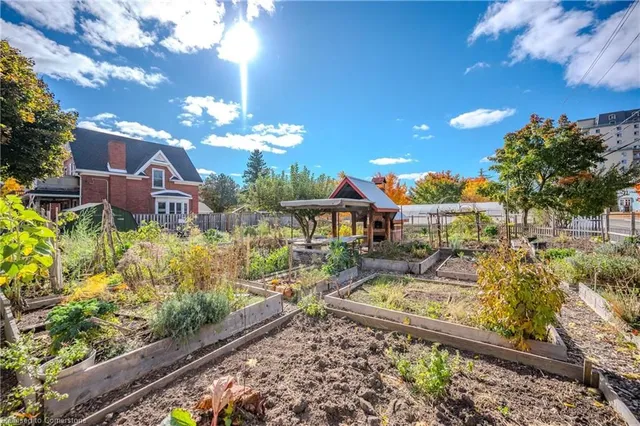 Additional image 37 of 399 Queen St Unit 313