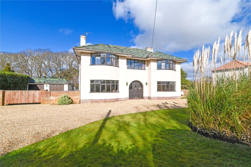 Additional image 31 of Chestnut Avenue, Barton on Sea, New Milton, Hampshire, BH25