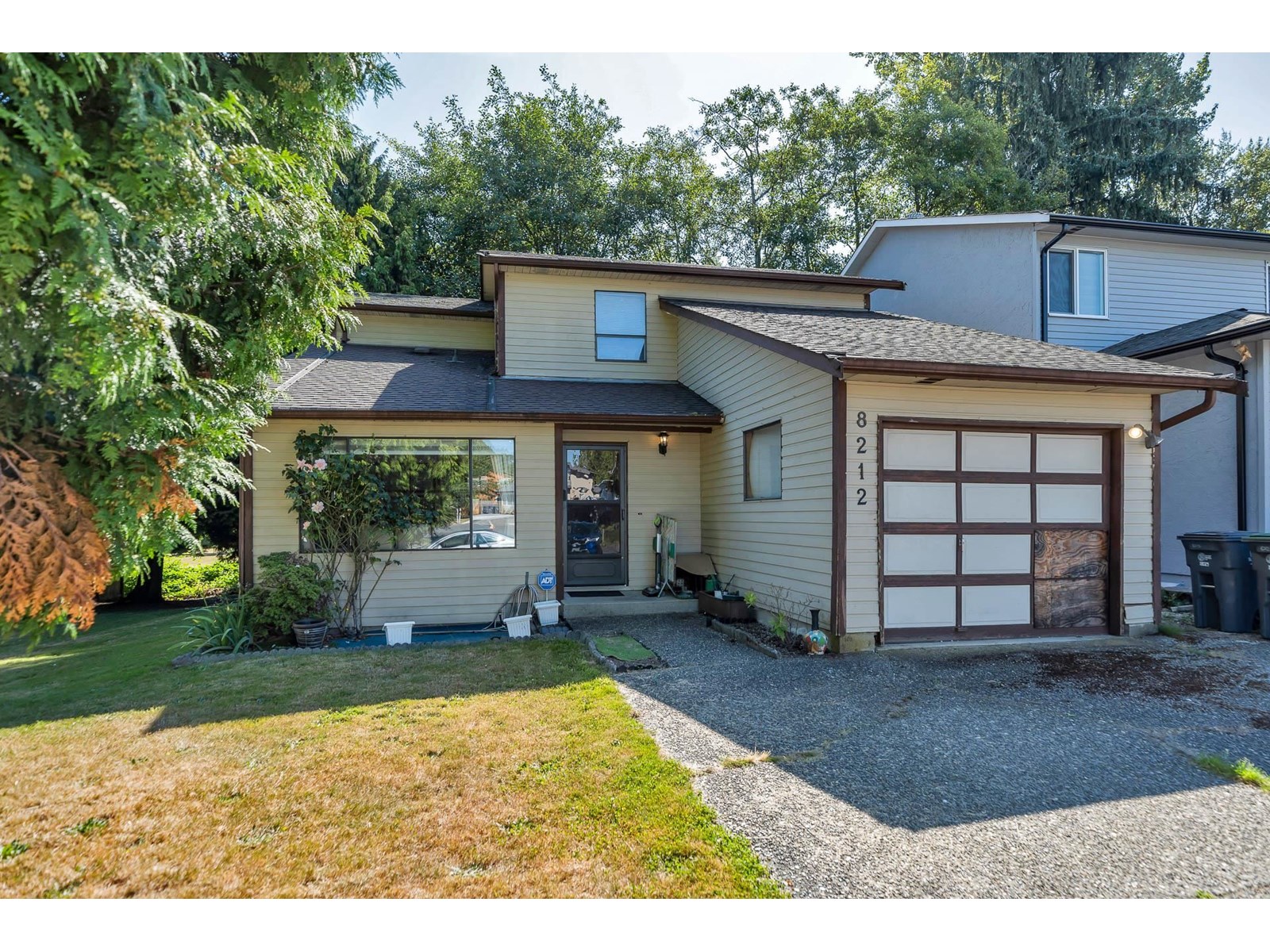 8212 132A STREET|Surrey, British Columbia V3W8Y6