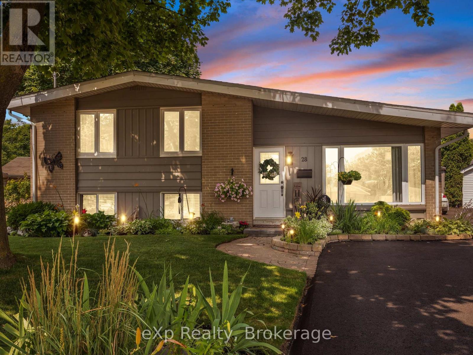 Property image for 28 ALSTON COURT|Brampton (Brampton East), Ontario L6W3B6