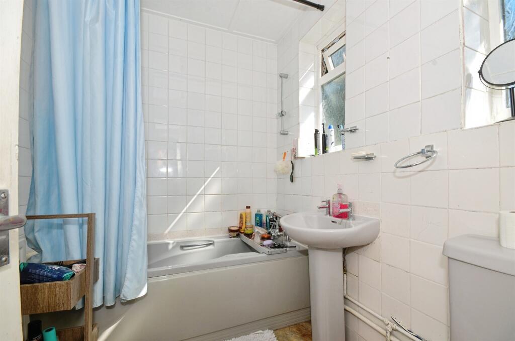 Additional image 7 of Longfield Road, Southdown, Harpenden